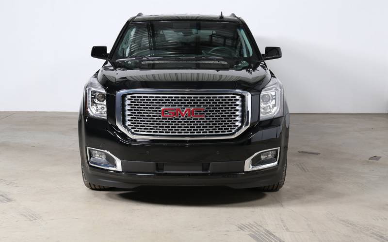 Comparison GMC Yukon XL Denali 2017 vs BMW X5 xDrive50i 2017